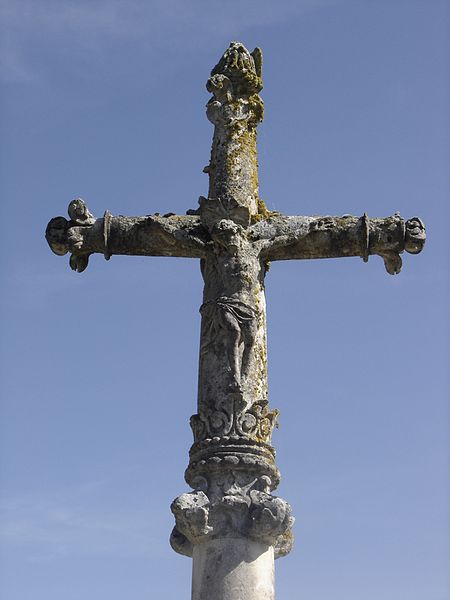 Croix du cimetière de Douville-en-Auge