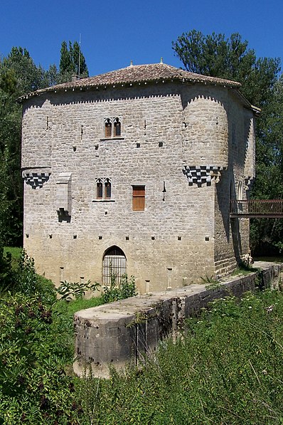 Moulin fortifie de Bagas XIVe siecle