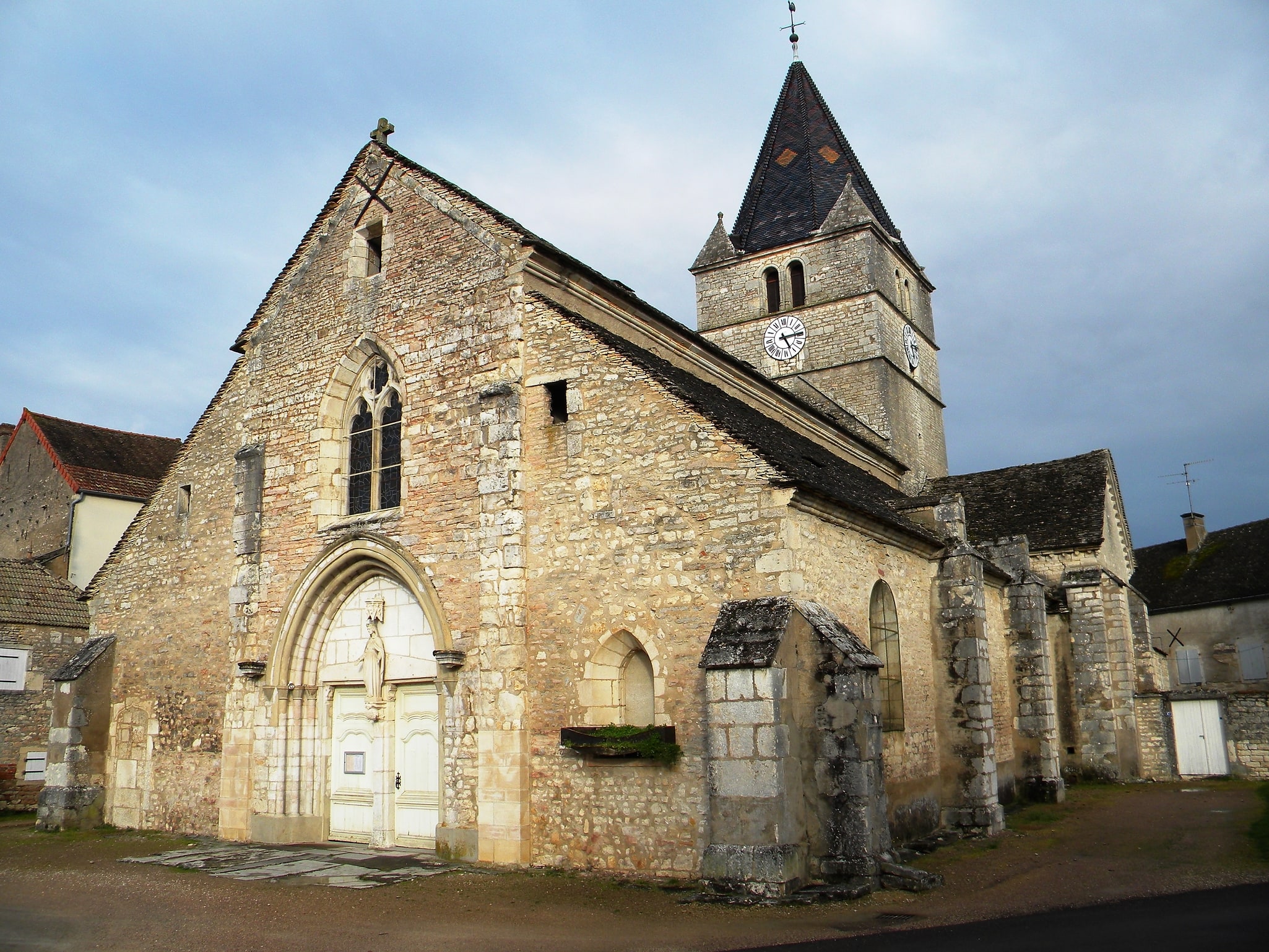 Fontaines, Frankreich