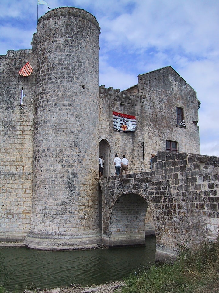 Saint-Jean-d'Angle, Francia