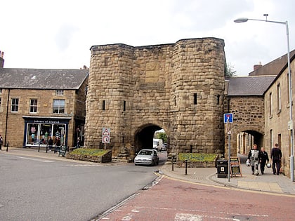 alnwick town walls