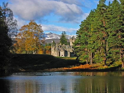 invercauld castle cairngorms nationalpark