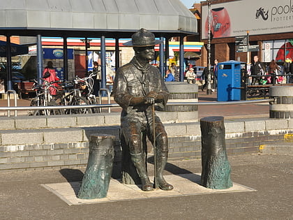 statue of robert baden powell poole