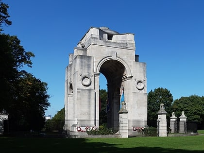 arche du souvenir leicester