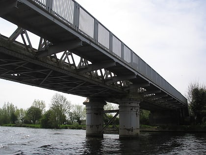 bourne end railway bridge