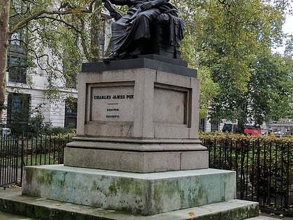statue of charles james fox londyn