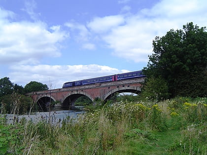 moulsford railway bridge chiltern hills