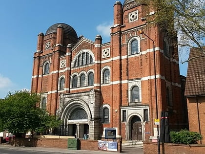 memorial community church londyn