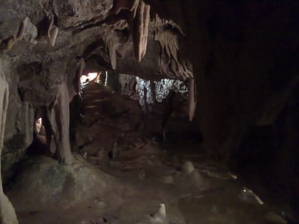 stump cross caverns park narodowy yorkshire dales