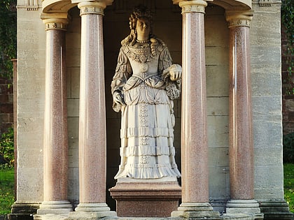 statue of queen anne minehead