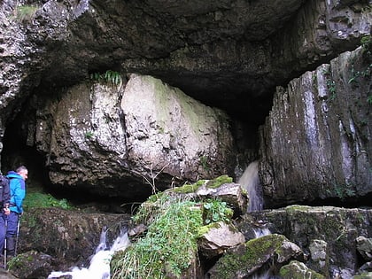 great douk cave park narodowy yorkshire dales