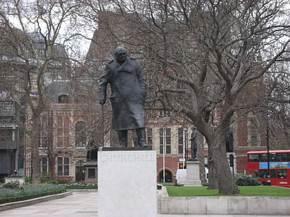 statue of winston churchill londyn