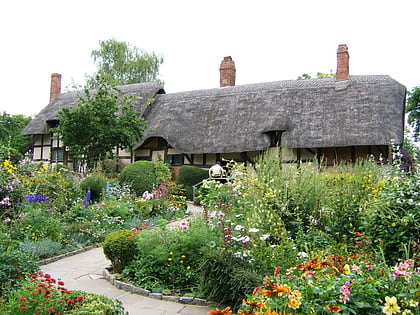 anne hathaways cottage stratford upon avon