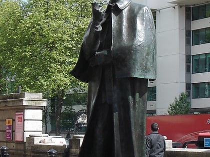statue of sherlock holmes londyn