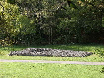 Parc Cwm long cairn