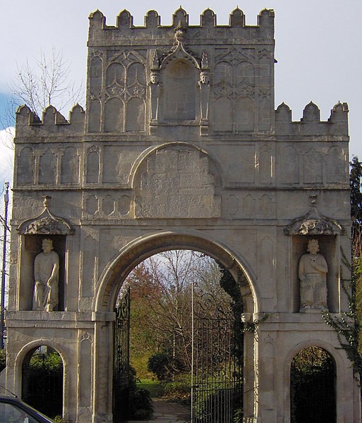 Arno's Court Triumphal Arch