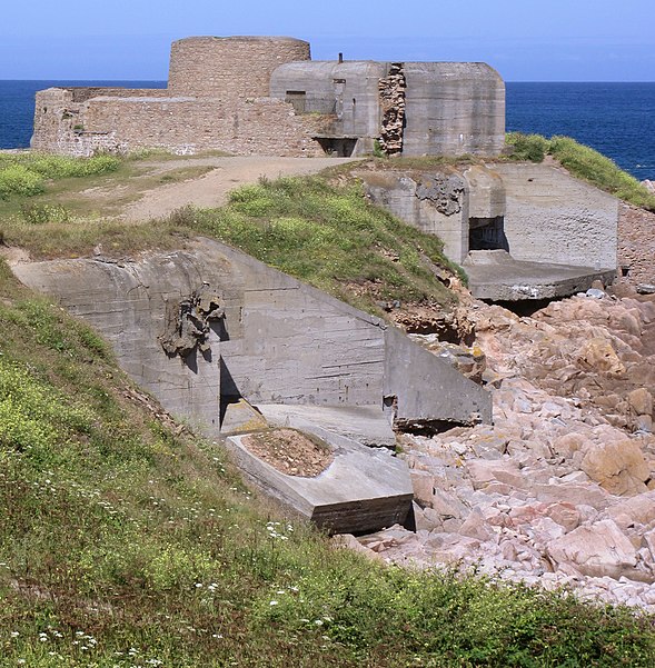 Fort Hommet 10.5 cm Coastal Defence Gun Casement Bunker