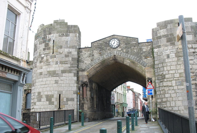 Caernarfon town walls