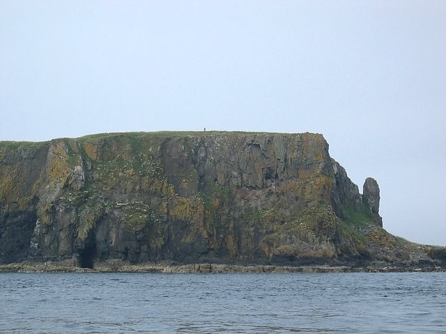 Cairn na Burgh Mòr, Grande-Bretagne