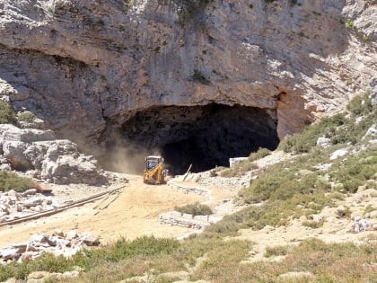 caverna del dicte monastiraki