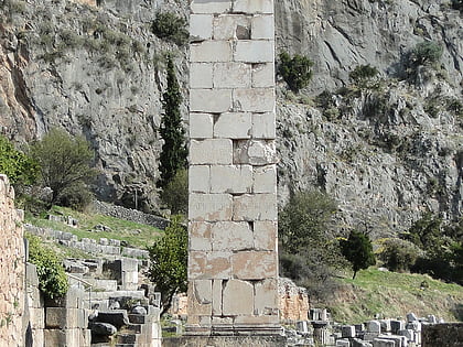 monument of prusias ii delphes