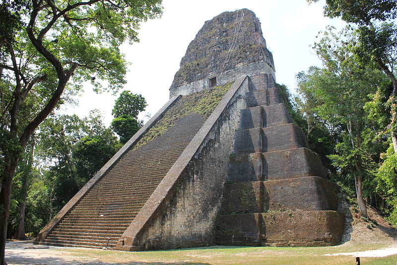 tikal temple v maya biospharenreservat