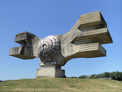 monumento a la revolucion del pueblo de moslavina