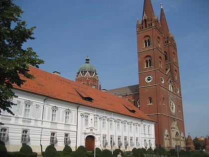 catedral basilica de san pedro dakovo