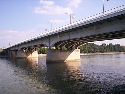 arpad bridge budapest