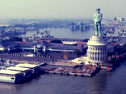 jalesveva jayamahe monument surabaya