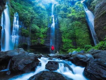sekumpul waterfall singaraja
