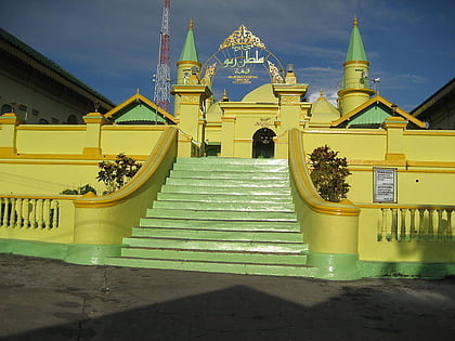 grand mosque of the sultan of riau tanjung pinang