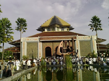 ugm campus mosque yogyakarta