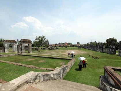 kaibon palace ruins serang