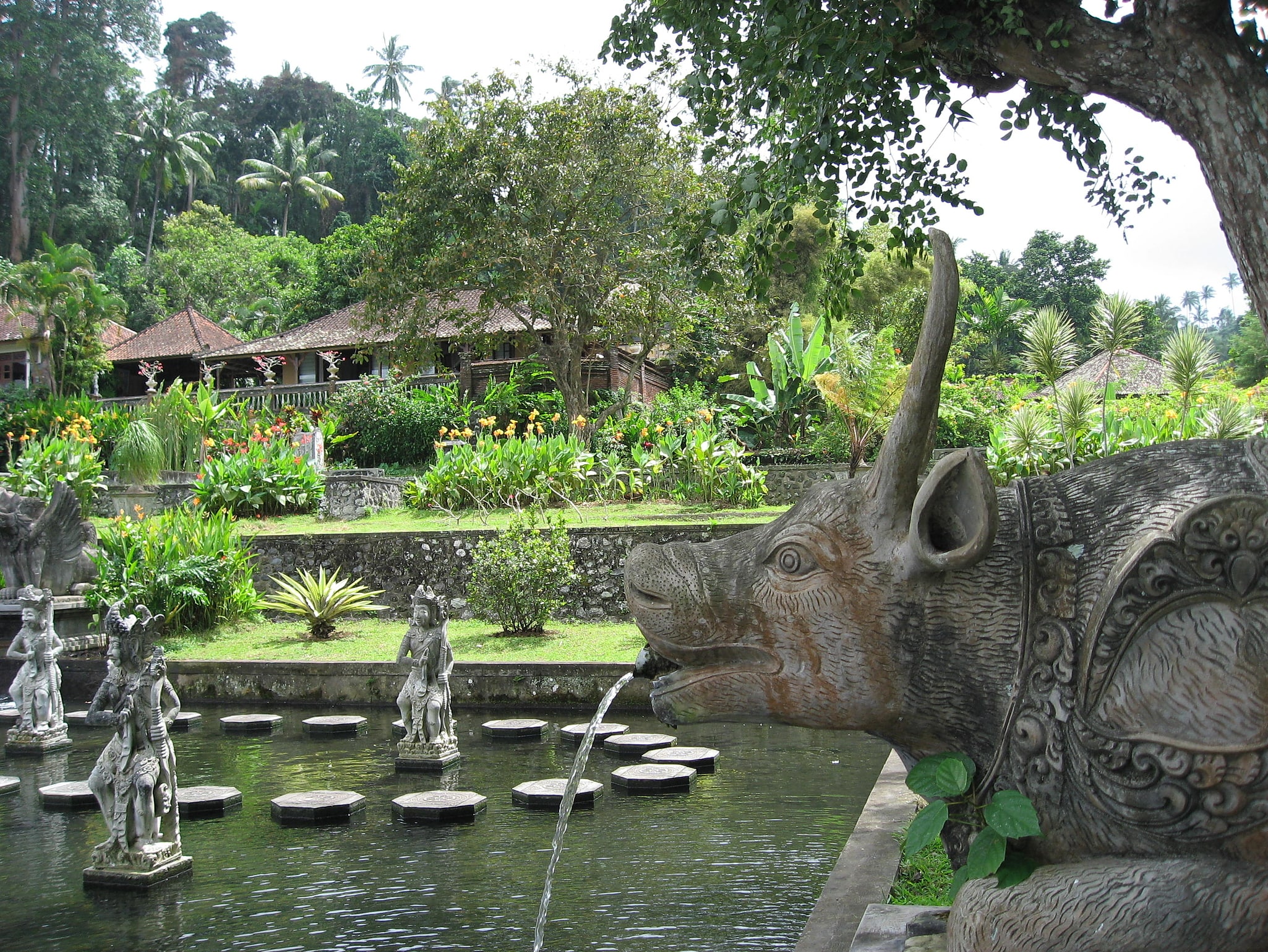 Tirta Gangga, Indonezja