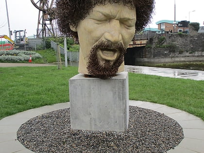statue of luke kelly dublin