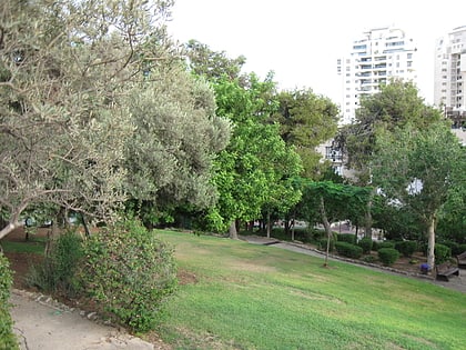 haaliya hashniya garden tel aviv jaffa