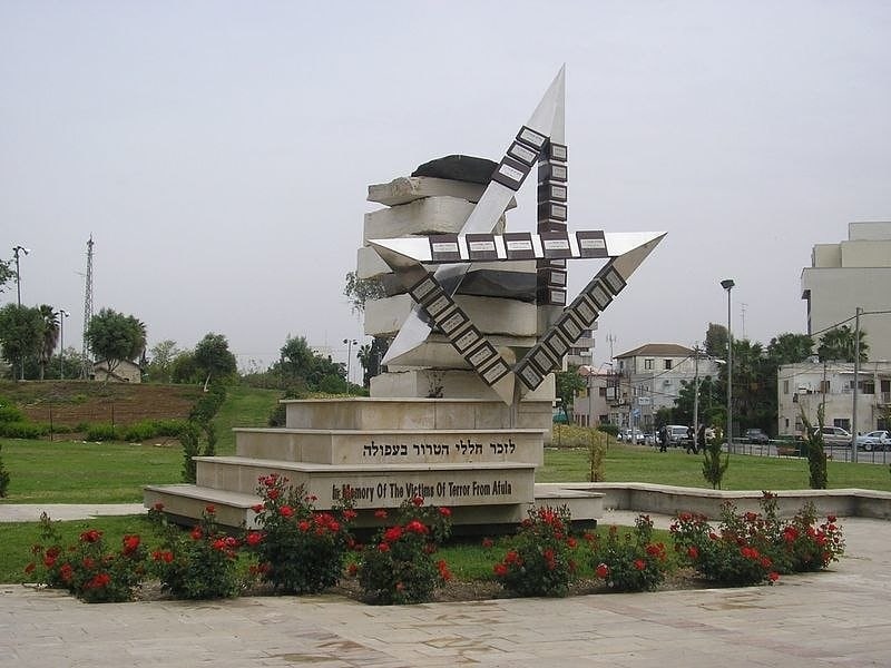 pomnik ofiar zamachu na autobus w afuli afula