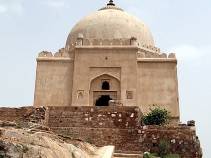 azim khans tomb neu delhi