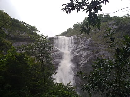 palaruvi falls thenmala