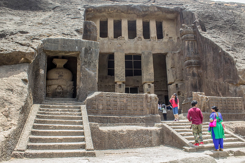 grottes de kanheri bombay