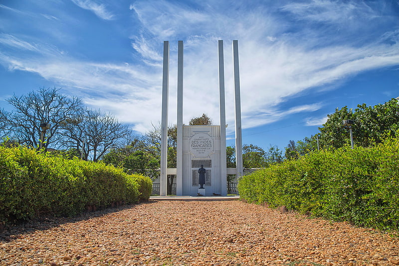 monument aux combattants des indes francaises morts pour la patrie pondichery