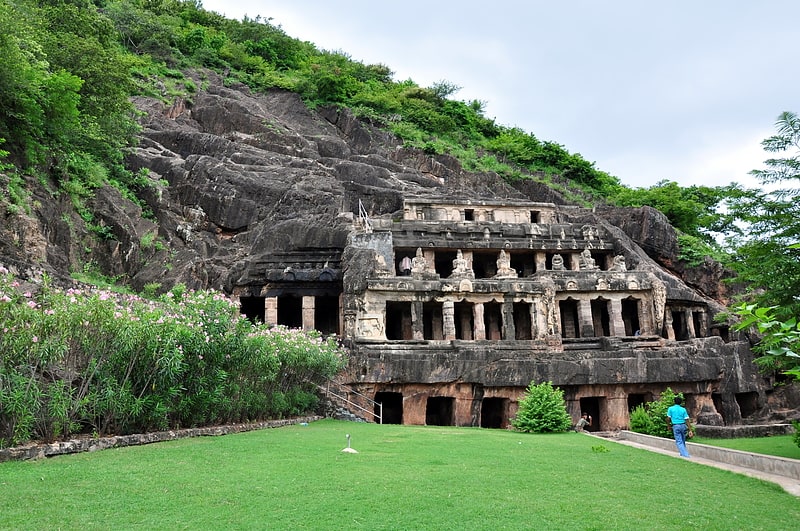 cuevas de undavalli vijayawada