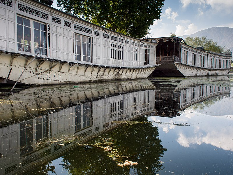 houseboats