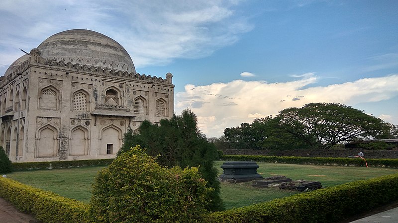 Haft Gumbaz