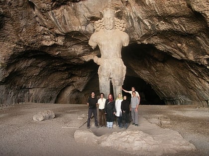 colossal statue of shapur i