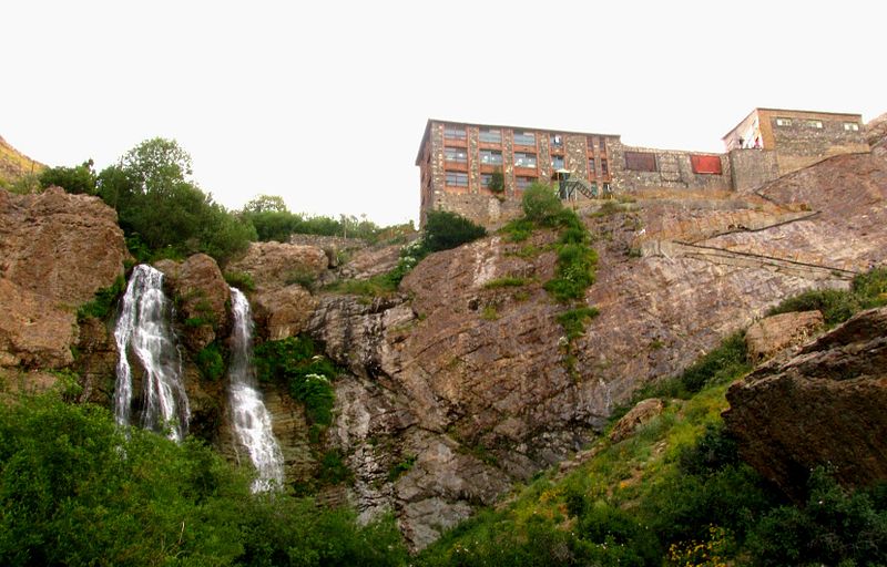 Abshar Dogholu, Téhéran