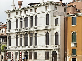 Palazzo Giustinian Lolin