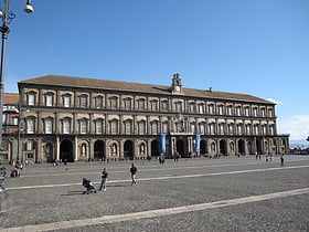 palac krolewski neapol
