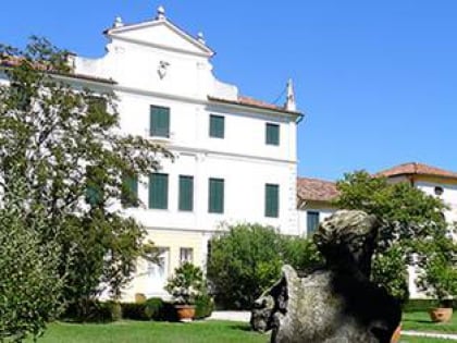 Villa Cabrini alle Statue Moore